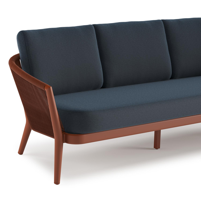 Orso loungeset in roestbruin aluminium en roestbruin verticaal geweven ronde rope met Heritage Indigo All Weather Sunbrella® luxe kussen