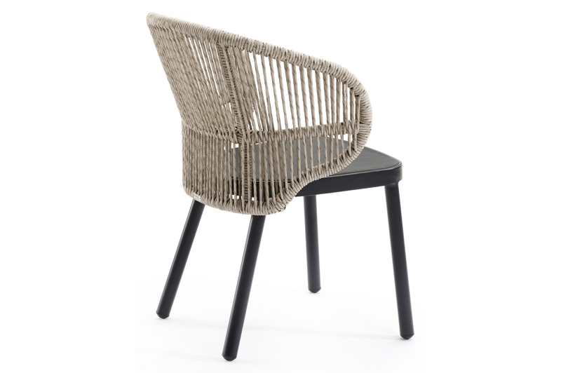 Lugano tuinstoel in zwart aluminium en beige gedraaide ronde wicker