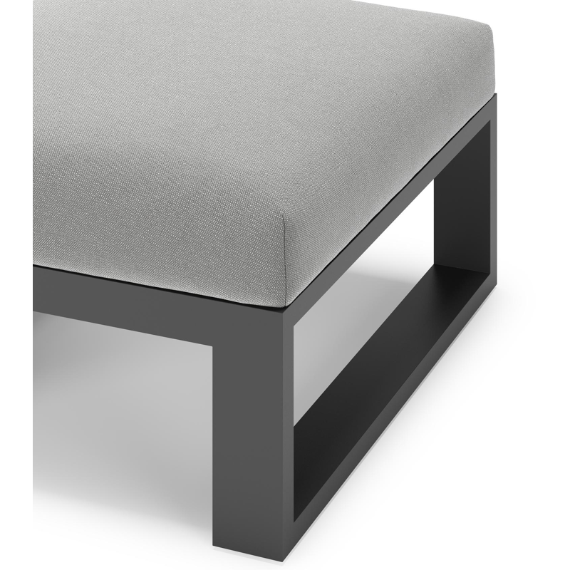 Verato poef in zwart aluminium met savane grey all weather sunbrella® luxe kussen