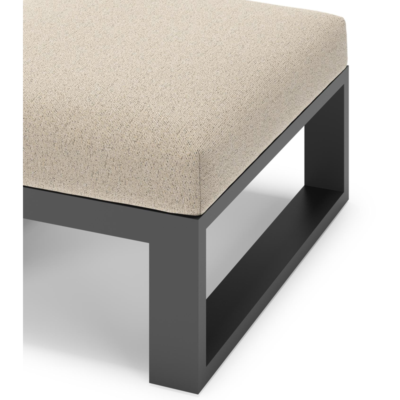 Verato poef in zwart aluminium met marbella beige all weather cosytica kussen