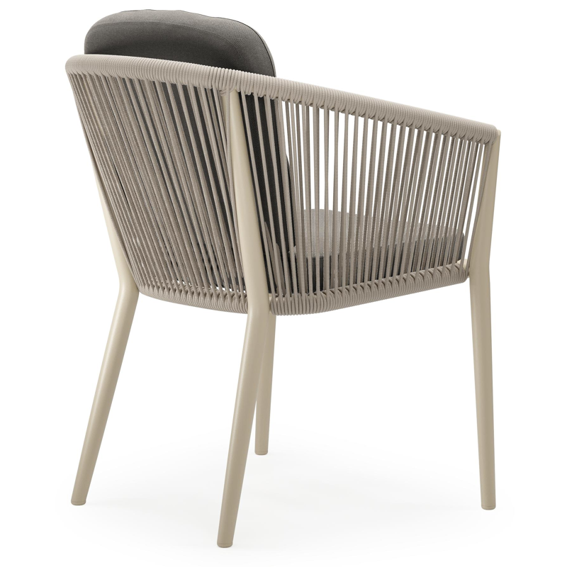 Orso tuinstoel in beige aluminium en beige verticaal geweven ronde rope met luxe zitkussen in All Weather Sunbrella® Luxe Natte Dark Taupe