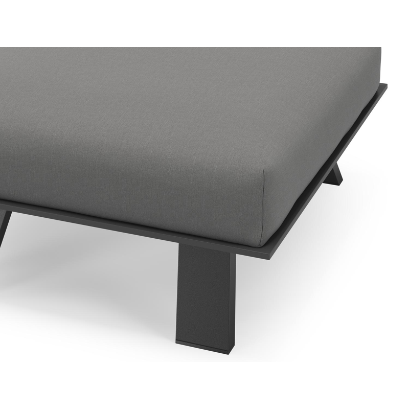 Cesano poef in zwart aluminium met natte charcoal chine all weather sunbrella® luxe kussen