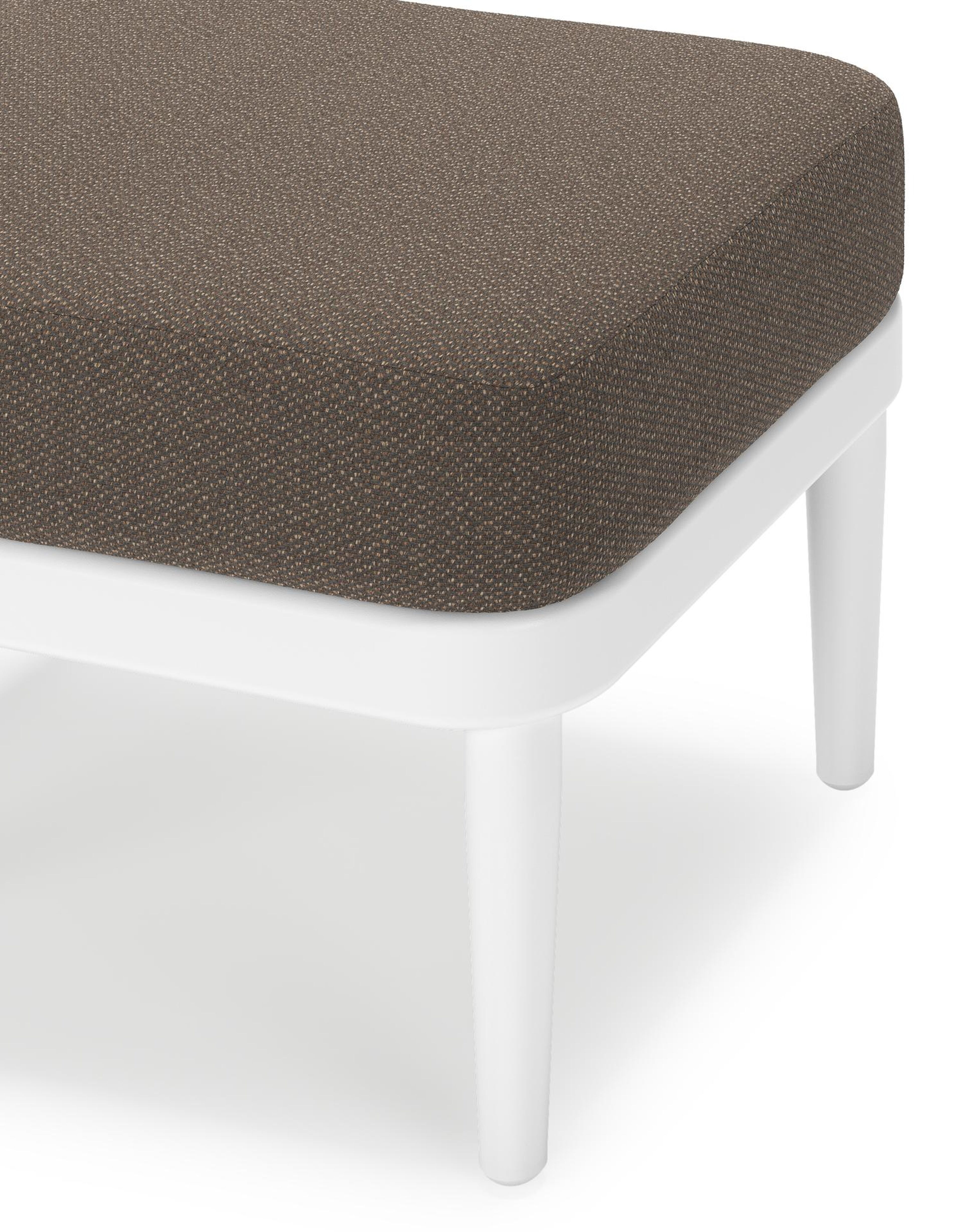 Orso poef in wit aluminium met Lopi Coconut all weather sunbrella® luxe kussen