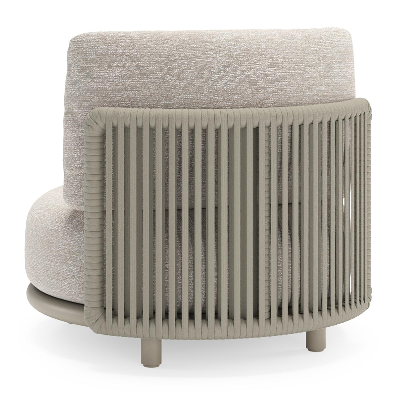 Fauteuil de jardin Lomano en aluminium beige et corde luxe plate tissÃ©e verticalement beige et coussins en all weather sunbrellaÂ® luxe Tundra Sand