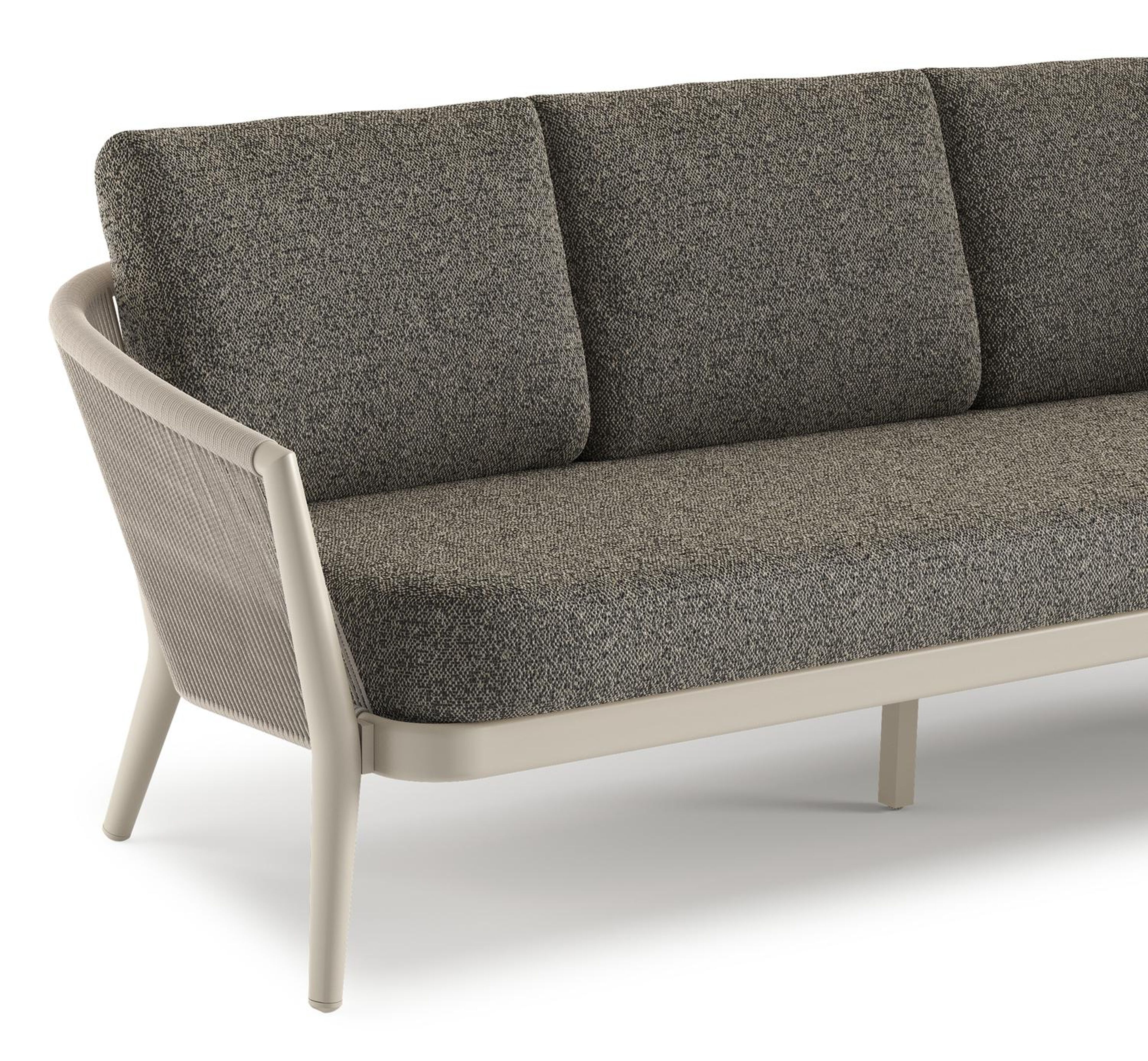 Orso loungeset in beige aluminium en beige verticaal geweven ronde rope met Marbella Tunder all weather cosytica kussen