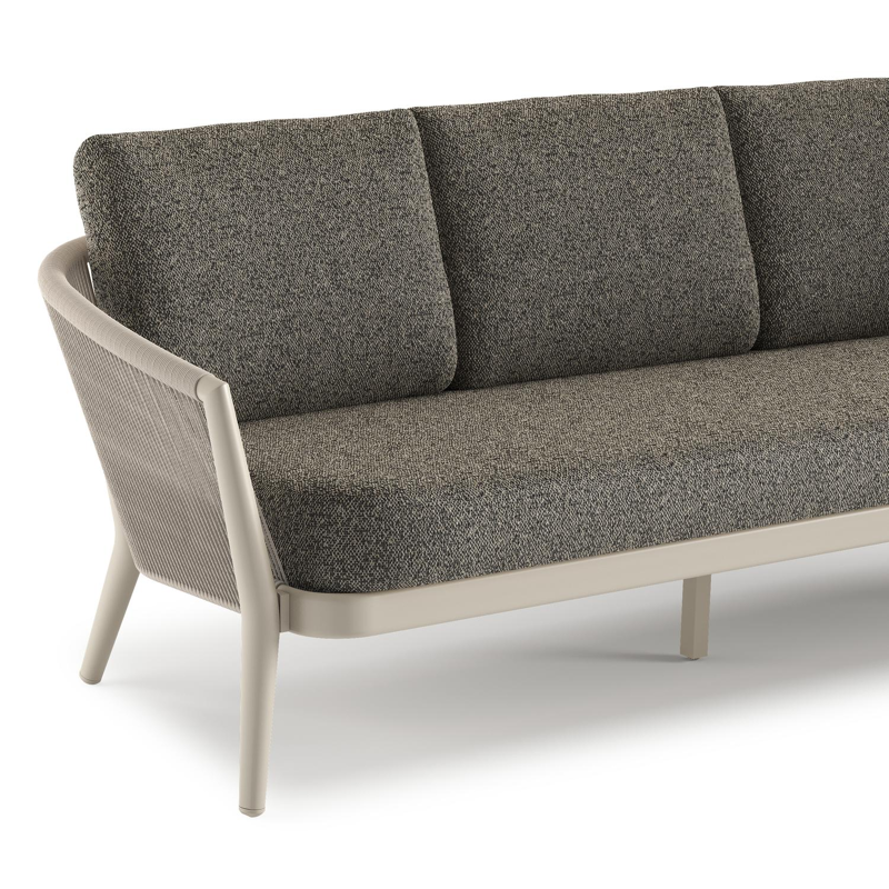 Orso loungeset in beige aluminium en beige verticaal geweven ronde rope met Marbella Tunder all weather cosytica kussen