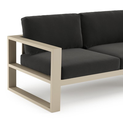 Verato loungehoek in beige aluminium met natte sooty all weather sunbrella® luxe kussen