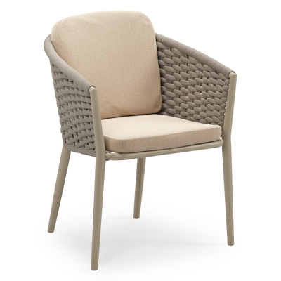 Orso stapelbare tuinstoel in beige aluminium en beige horizontaal geweven ronde rope met stoelkussen in All Weather Sunbrella® Luxe Natte Heather Beige