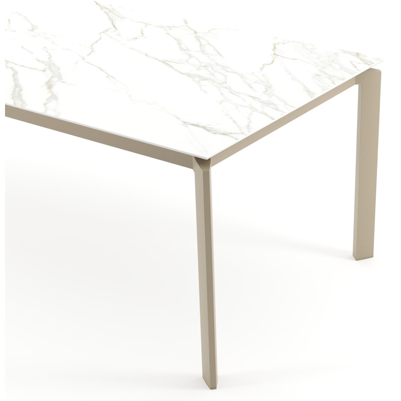 Table de jardin Cirello rectangulaire en aluminium beige et céramique pleine Calacatta - Lg. 240 x Lrg. 100 x Haut. 74.5 cm