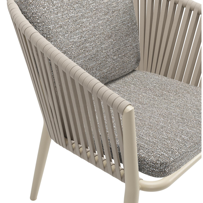 Chaise de jardin Orso en aluminium beige et corde plate tissée verticalement beige avec coussin luxe en All Weather Sunbrella® Luxe Tundra Pepper