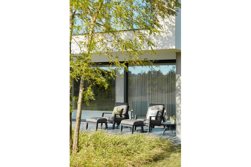 Cirello loungeset in zwart aluminium met lopi shadow all weather sunbrella® luxe kussens