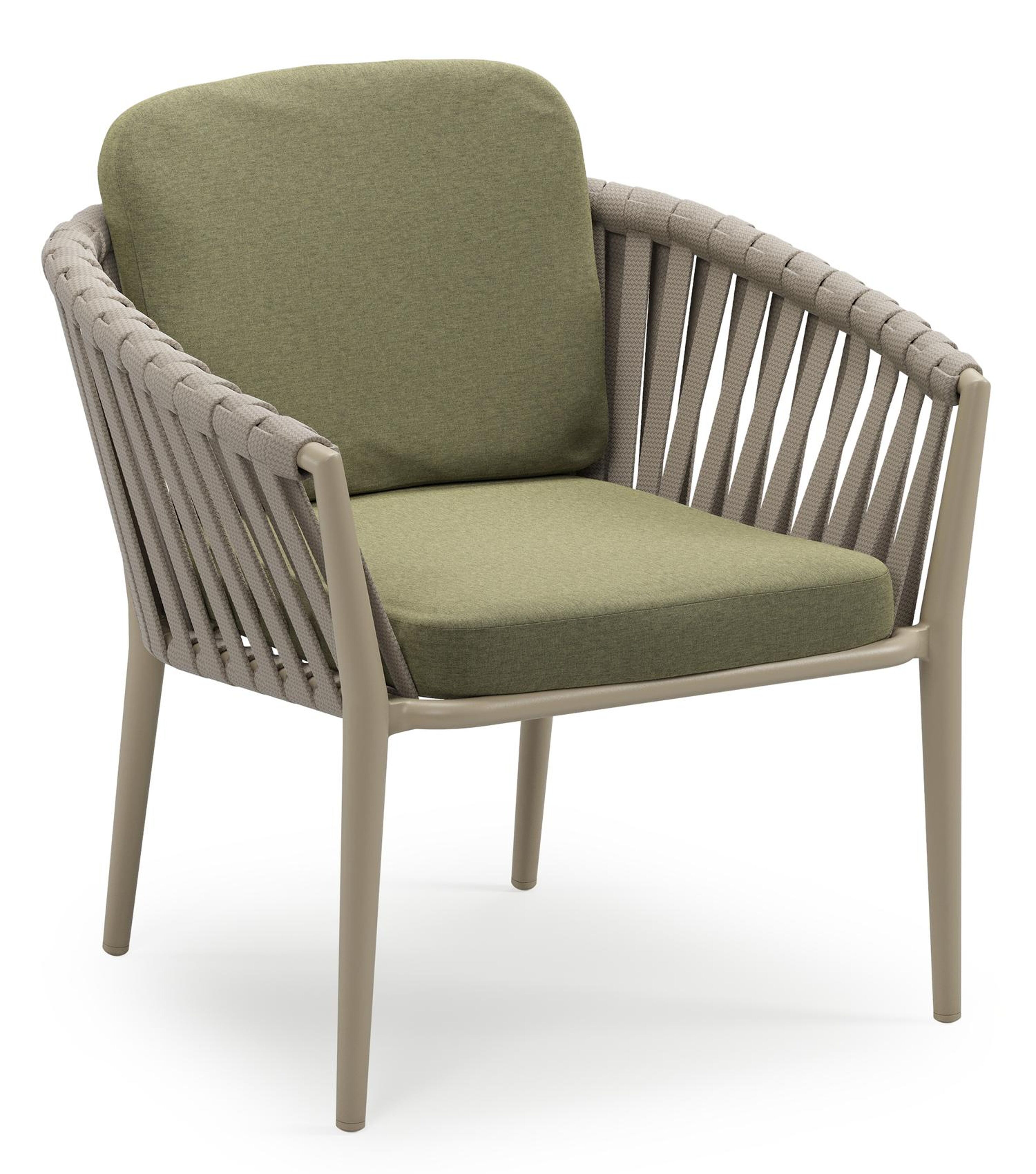 Orso low dining tuinstoel in beige aluminium en beige verticaal geweven luxe vlakke brede rope met stoelkussen in All Weather Sunbrella® Luxe Heritage Leaf