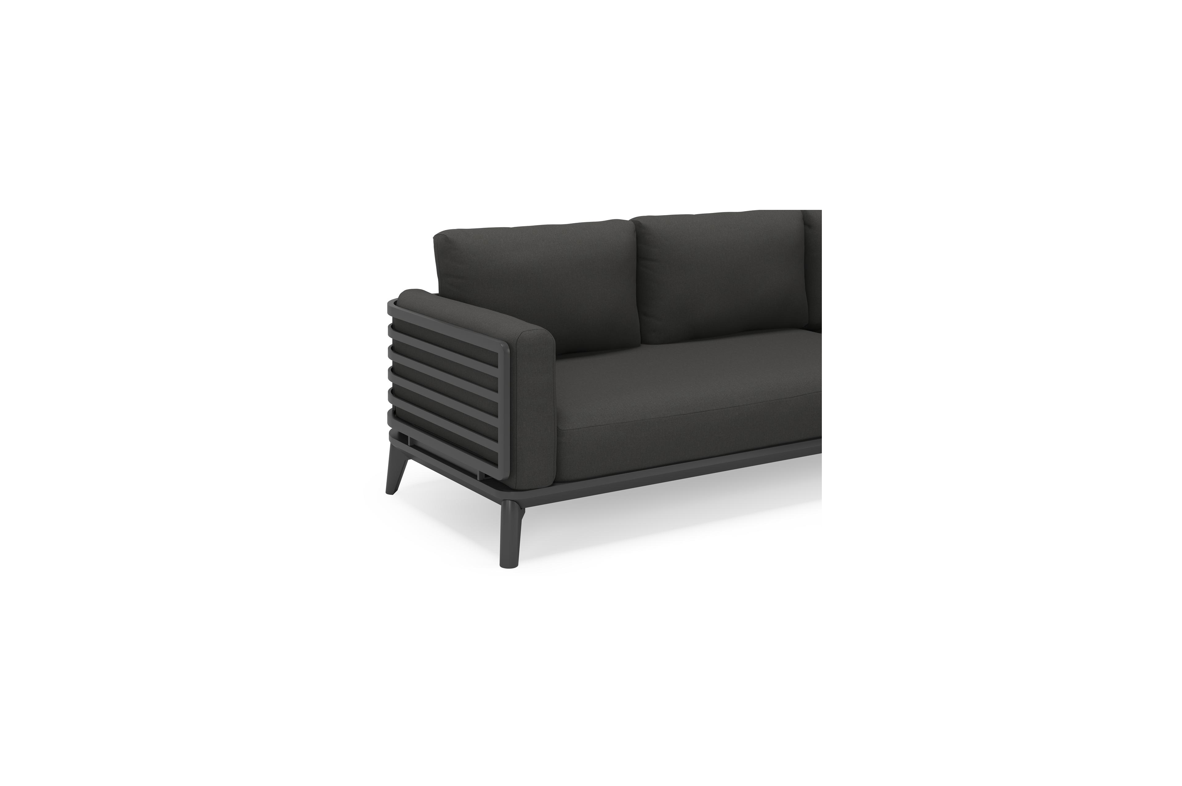 Mosa loungehoek in zwart aluminium met natte sooty all weather sunbrella® premium kussens en loungetafel