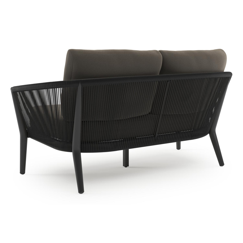 Orso loungebank in zwart aluminium en zwart verticaal geweven ronde rope met Natte Carbon Beige all weather sunbrella® luxe kussen