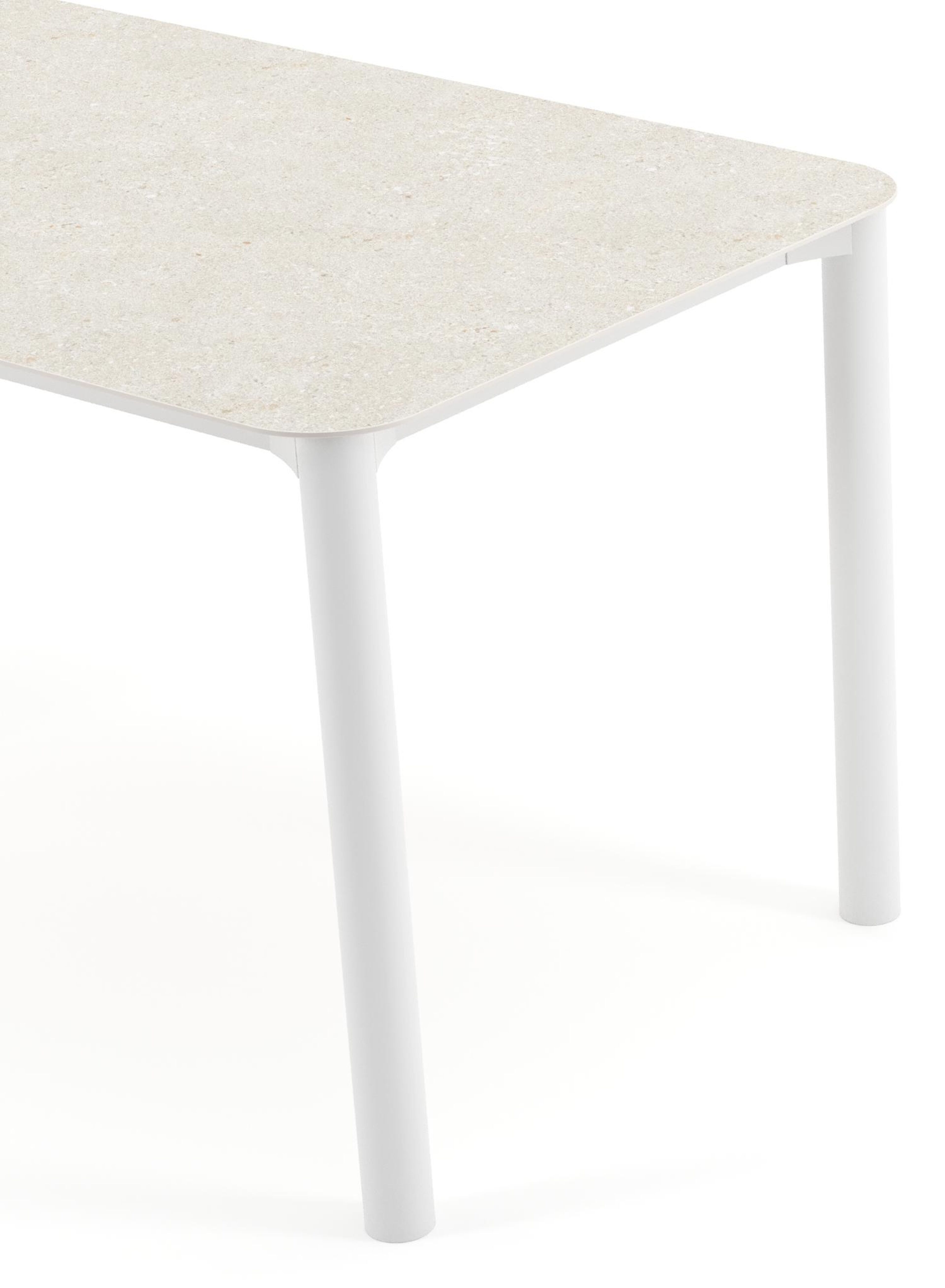 Table de jardin Orso rectangulaire arrondi en aluminium blanc et céramique pleine Shilin - Lg. 140 x Lrg. 80 x Haut. 75 cm