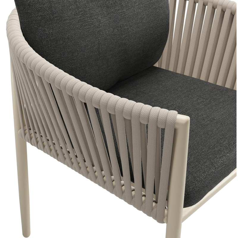 Organo tuinstoel in beige aluminium en beige verticaal geweven luxe vlakke rope met zitkussen in All Weather Sunbrella® Luxe Chartres Sooty
