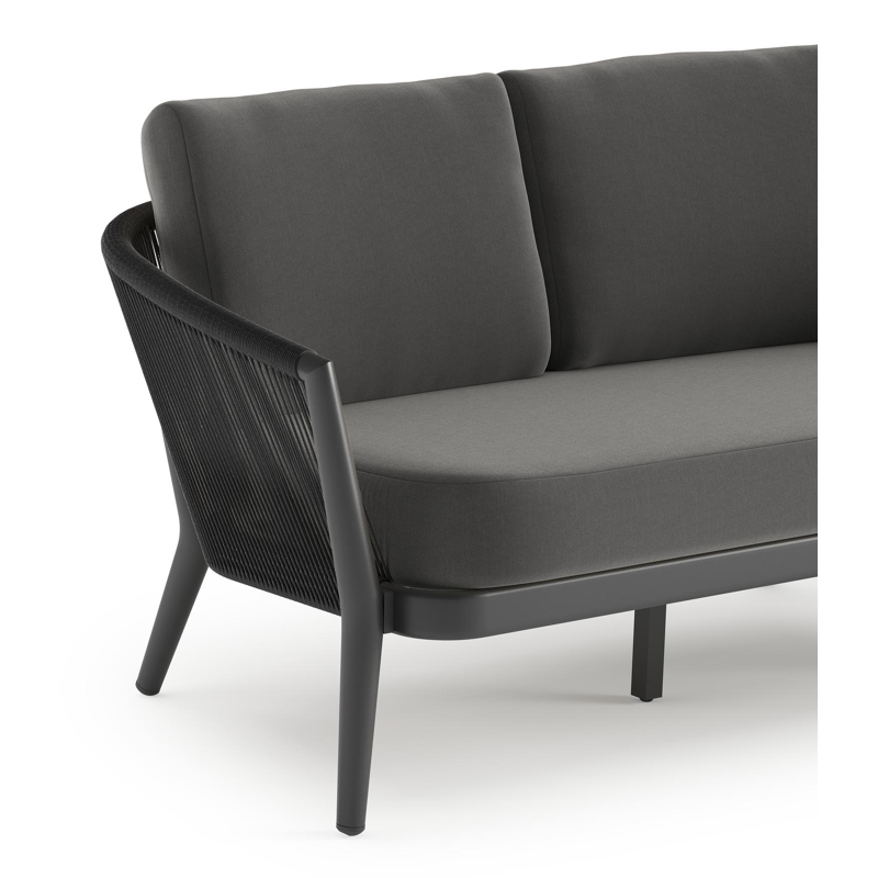 Orso loungebank in zwart aluminium en zwart verticaal geweven ronde rope met Natte Charcoal Chine all weather sunbrella® luxe kussen