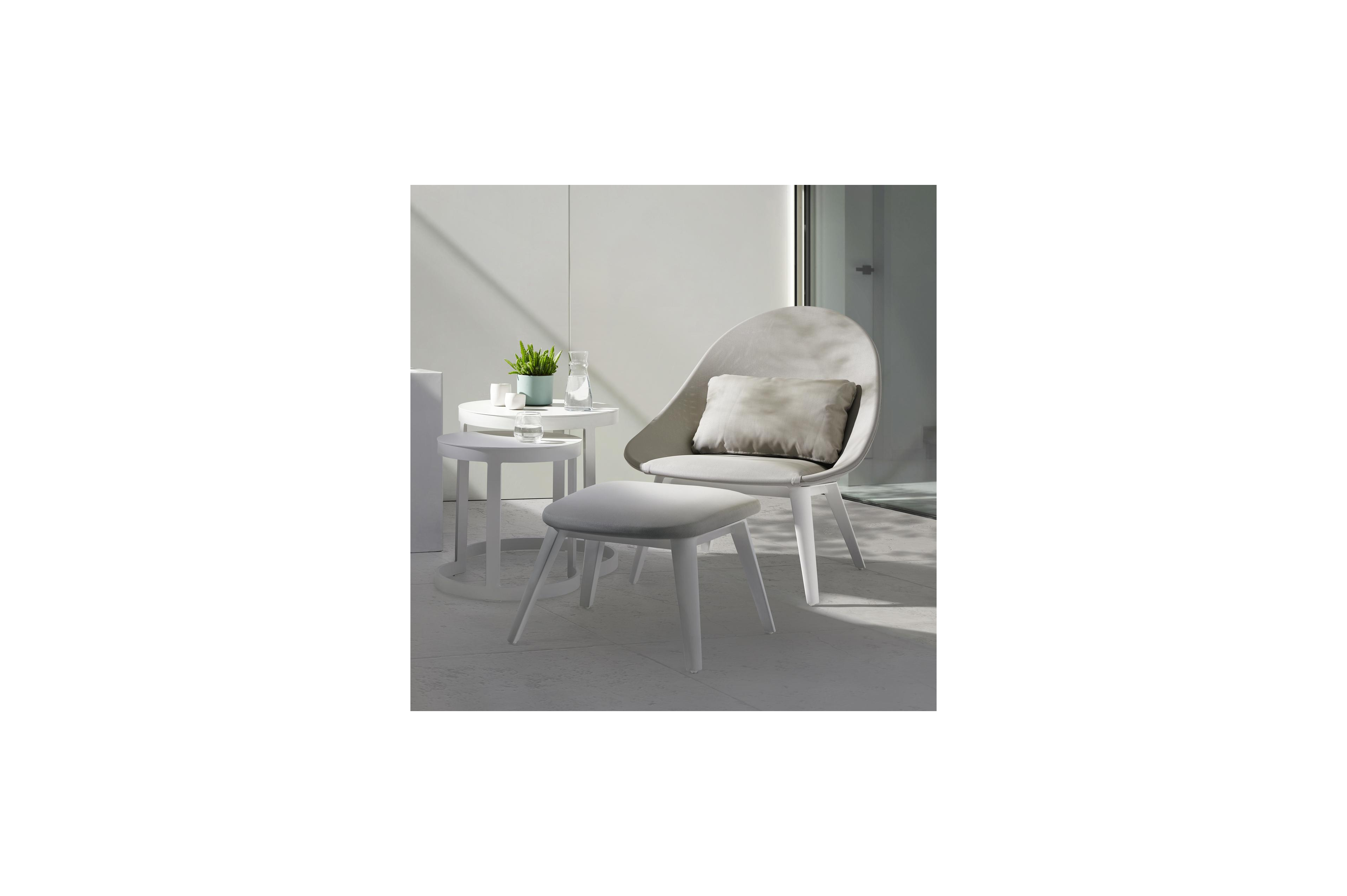 Enna bijzettafels in wit aluminium - tafel 1: Dia. 44 x H 46 cm, tafel 2: Dia. 52 x H 52 cm