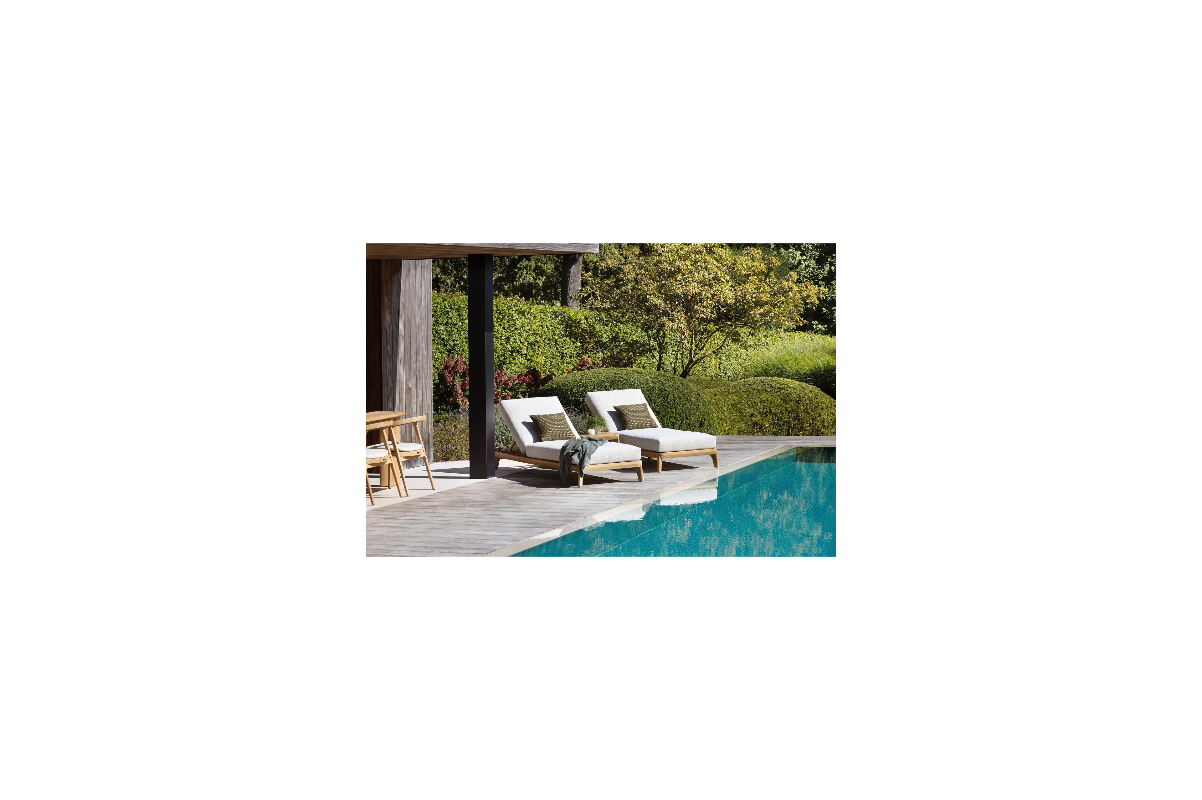 Orso verstelbaar ligbed in teak met marbella sand all weather Cosytica kussen