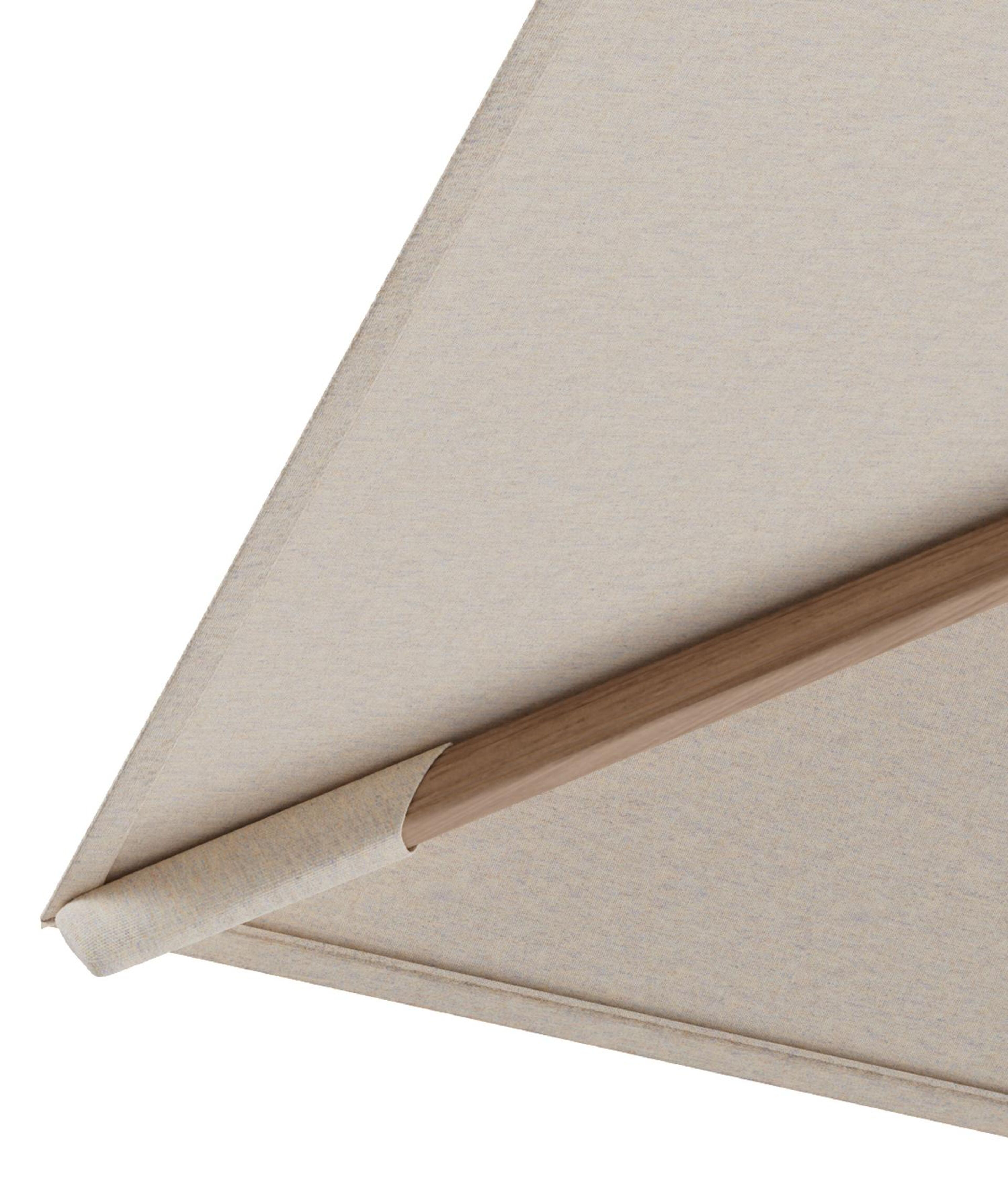 Rufina zweefparasol met tiltfunctie in houtlook aluminium en Heritage Papyrus All Weather Sunbrella® Luxe parasoldoek - L1 400 x L2 300 cm met parasolvoet Minore 260 kg met wielen