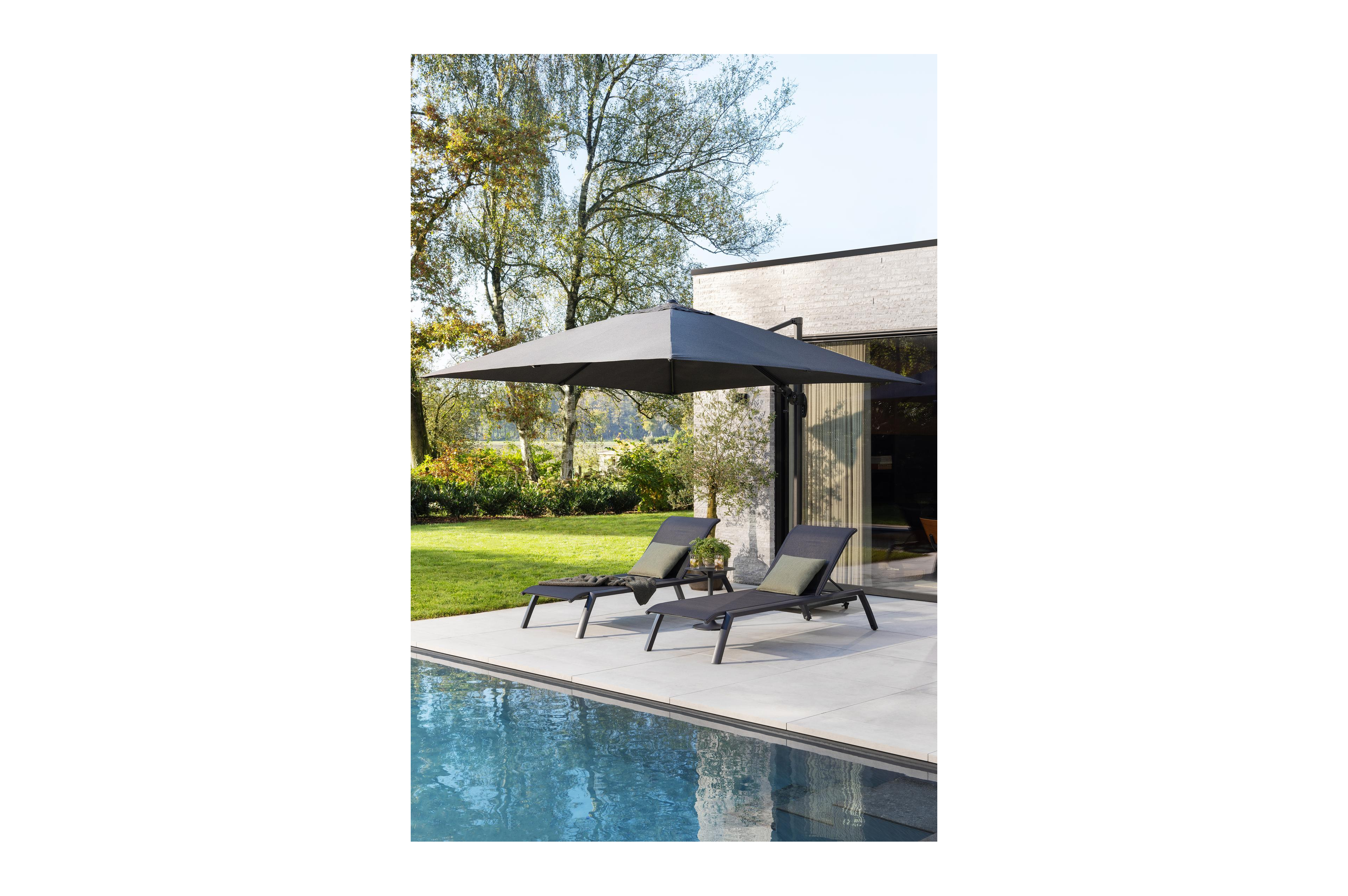 Bari verstelbaar ligbed in zwart aluminium met zwart textileen