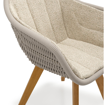 Chaise de jardin Pagino en teck naturel et corde ronde tissée verticalement beige avec coussin en All Weather Cosytica Bora Forest