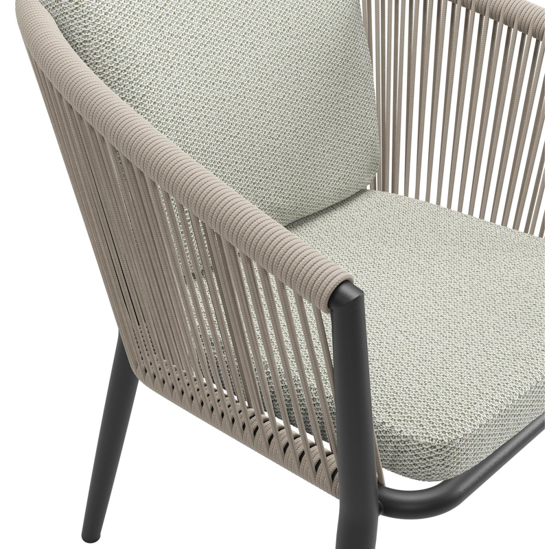 Orso tuinstoel in zwart aluminium en beige verticaal geweven ronde rope met luxe zitkussen in All Weather Sunbrella® Luxe Lopi Bud