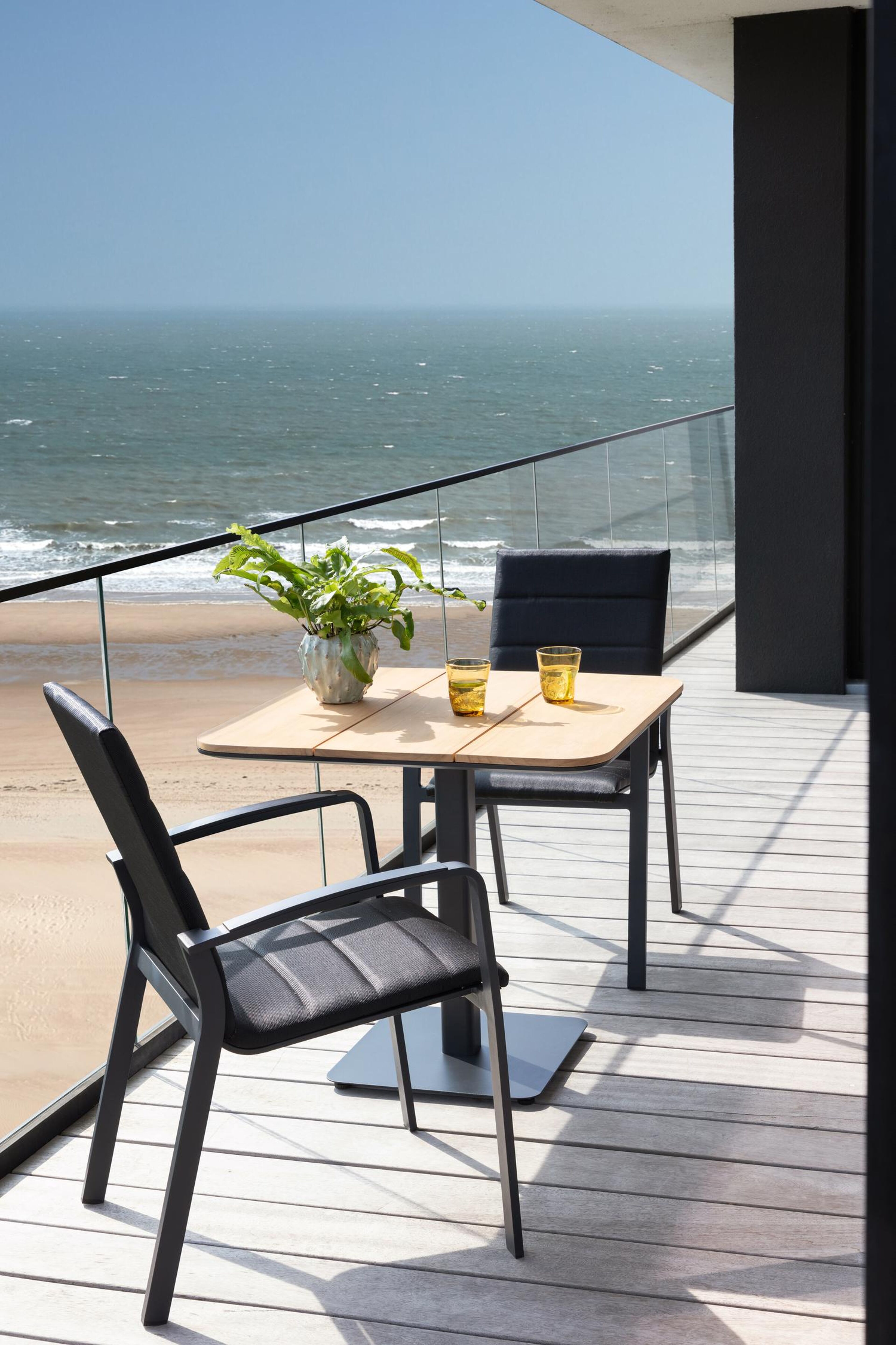 Lioni stapelbare tuinstoel in zwart aluminium en zwart luxe comfort textilene