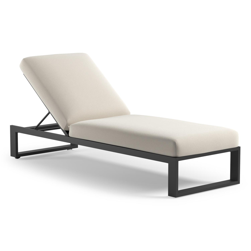 Verato verstelbaar ligbed in zwart aluminium met savane white all weather Sunbrella® luxe kussen