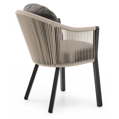 Nano tuinstoel in zwart aluminium en beige verticaal geweven ronde rope met kussen in natte dark taupe all weather sunbrella® luxe