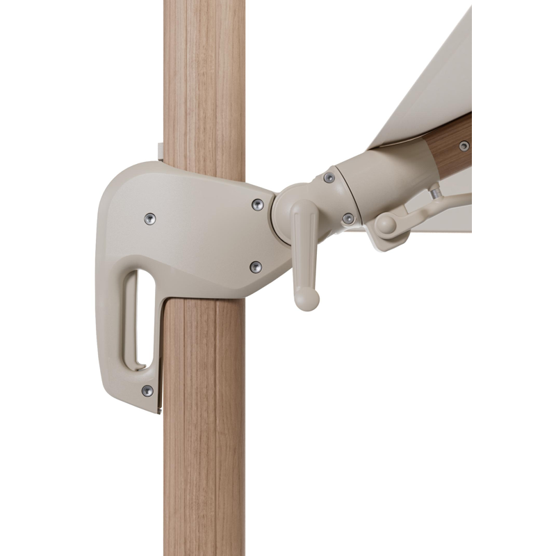 Rufina zweefparasol met tiltfunctie in houtlook aluminium en Natte Linen Chalk All Weather Sunbrella® Luxe parasoldoek - L1 400 x L2 300 cm met parasolvoet Minore 150 kg met wielen