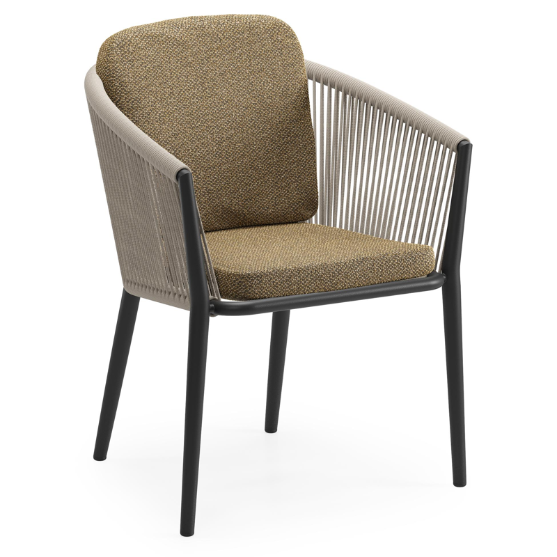 Orso tuinstoel in zwart aluminium en beige verticaal geweven ronde rope met luxe zitkussen in All Weather Cosytica Madagascar Walnut