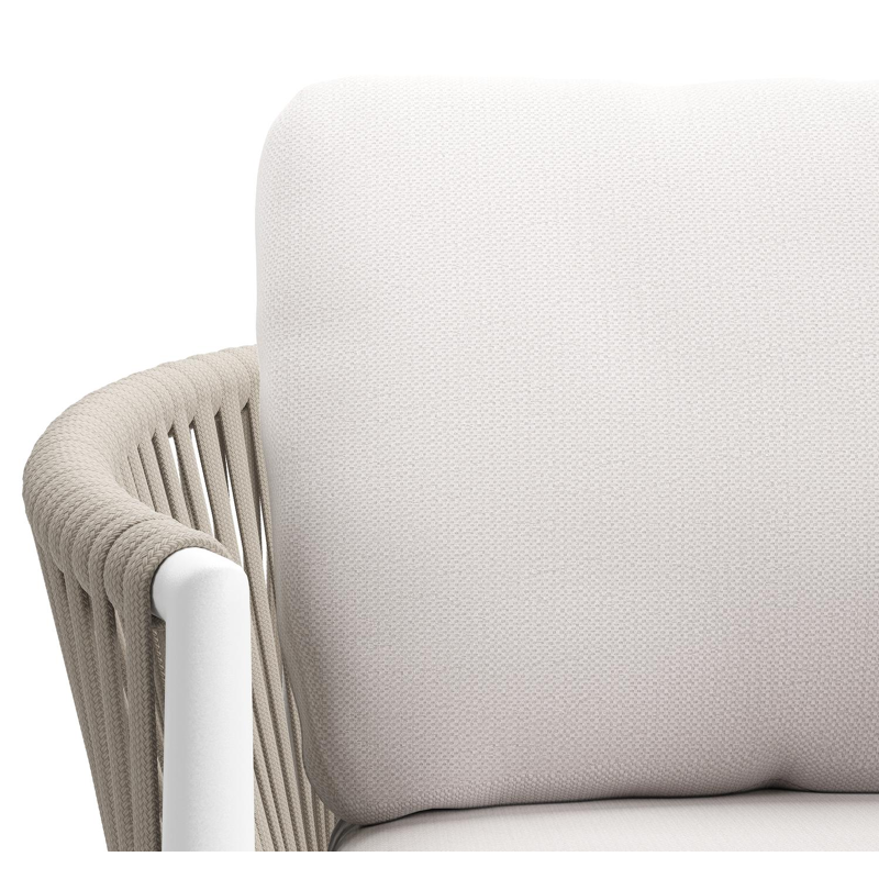 Organo tuinstoel in wit aluminium en beige verticaal geweven luxe vlakke rope met zitkussen in All Weather Sunbrella® Luxe Savane Whisper