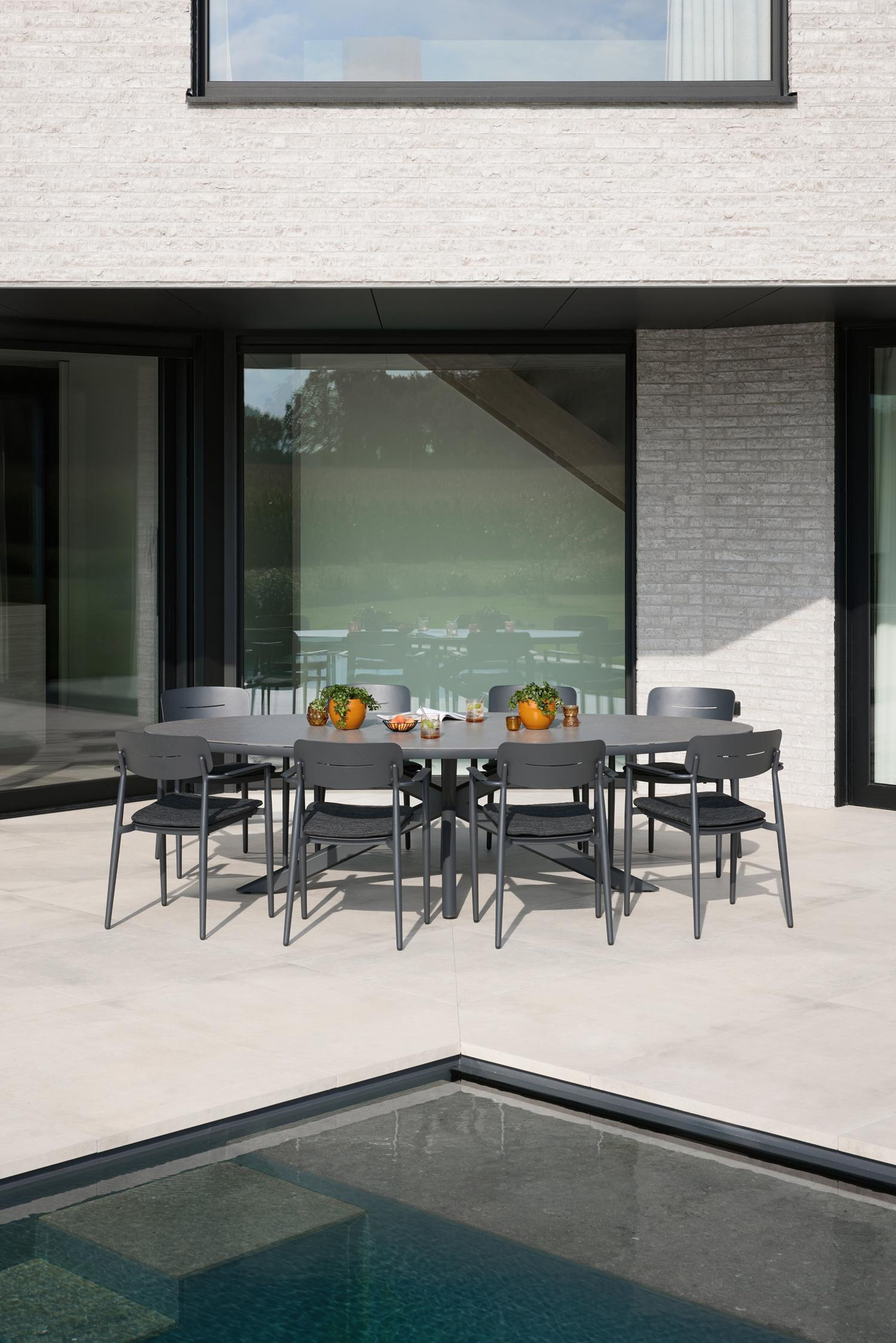 Pamplona ensemble de jardin ovale en aluminium noir en sintered stone notte minerale avec 6 chaises de jardin Cosa