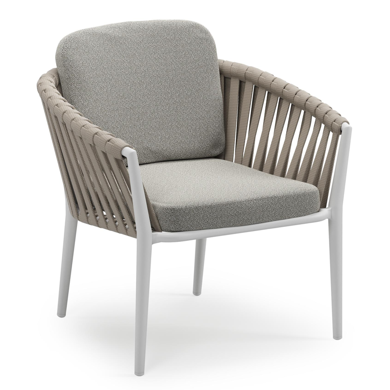 Orso low dining tuinstoel in wit aluminium en beige verticaal geweven luxe vlakke brede rope met stoelkussen in All Weather Sunbrella® Luxe Savane Tunder