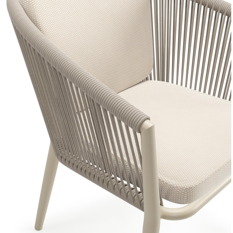 Orso tuinstoel in beige aluminium en beige verticaal geweven ronde rope met zitkussen in All Weather Sunbrella® Luxe Lopi Antique