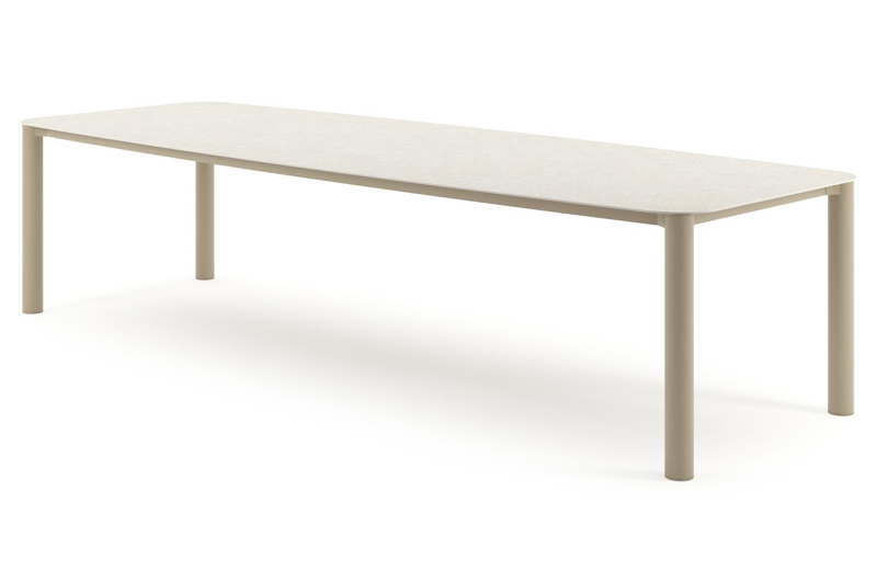 Table de jardin Orso forme de bateau en aluminium beige et céramique pleine Shilin - Lg. 315 x Lrg. 115 x Haut. 74.5 cm