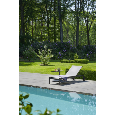 Caravelle verstelbaar ligbed in zwart aluminium met grijs textilene