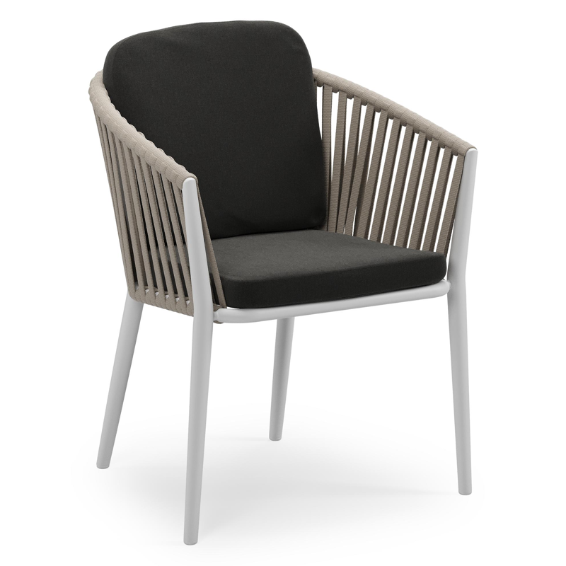Orso stapelbare tuinstoel in wit aluminium en beige verticaal geweven luxe vlakke brede rope met stoelkussen in All Weather Sunbrella® Luxe Natte Sooty