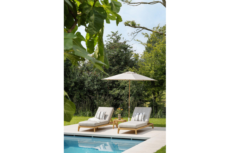 Umbria staanparasol in aluminium houtlook met beige all weather sunbrella® premium parasoldoek - Dia. 250 cm (zonder voet)