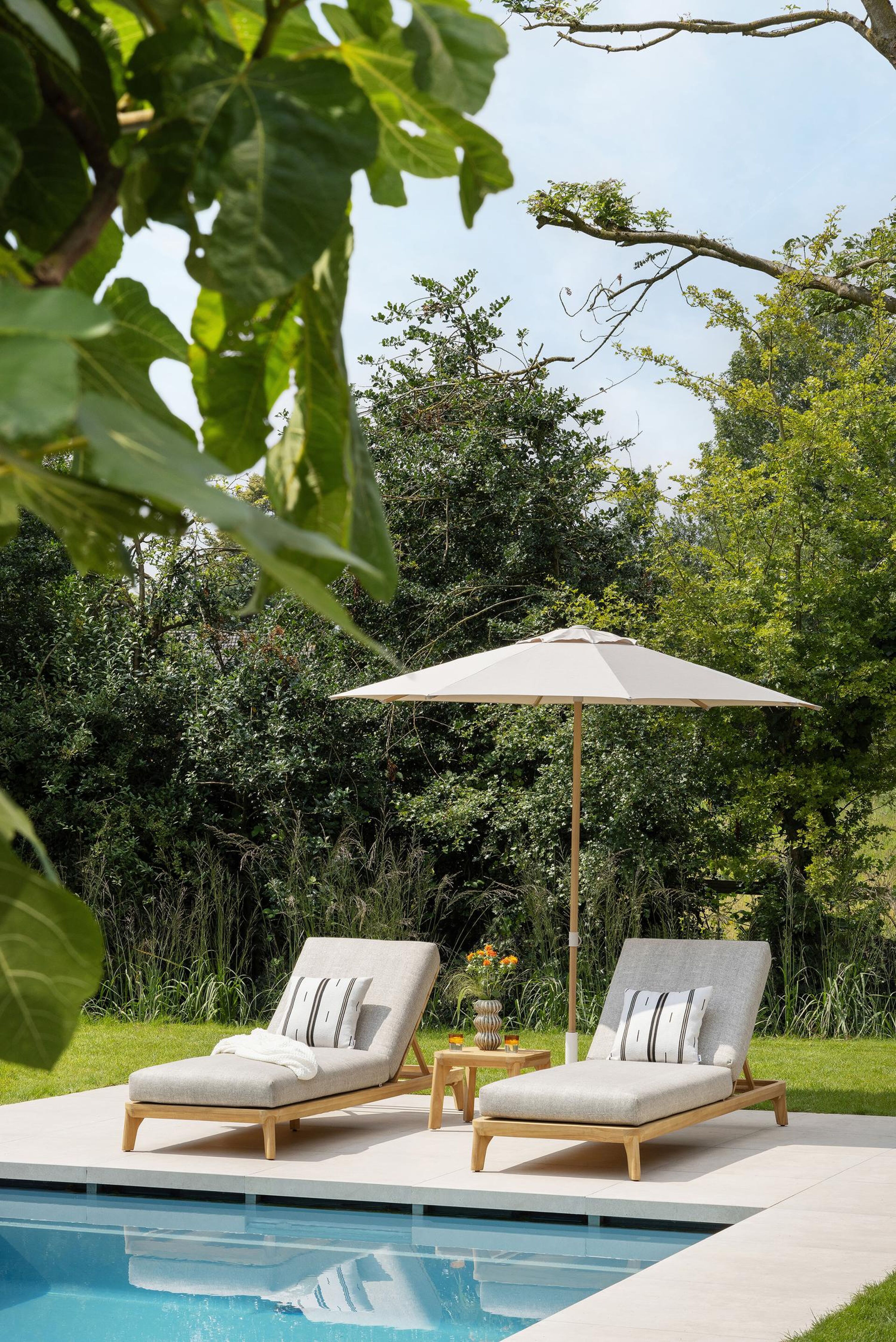 Umbria staanparasol in aluminium houtlook met beige all weather sunbrella® premium parasoldoek - Dia. 250 cm (zonder voet)