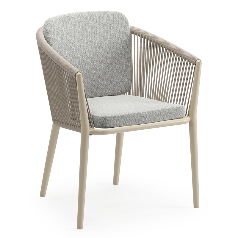 Orso tuinstoel in beige aluminium en beige verticaal geweven ronde rope met zitkussen in All Weather Sunbrella® Luxe Savane Nimbus