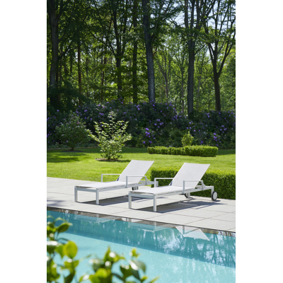 Set van 2 verstelbare Caravelle ligbedden in wit aluminium en grijs textilene met armleuning