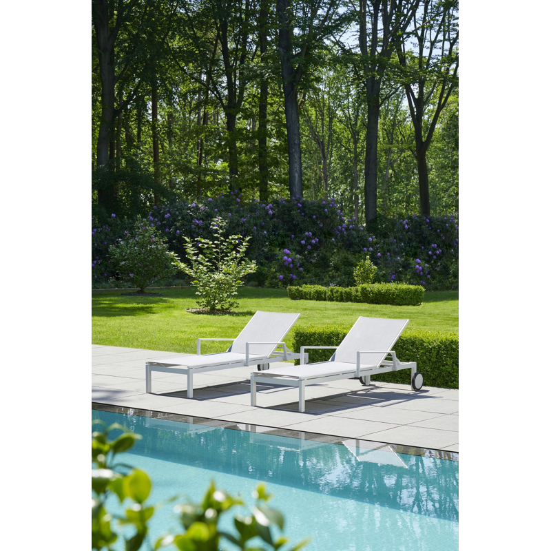 Set van 2 verstelbare Caravelle ligbedden in wit aluminium en grijs textilene met armleuning