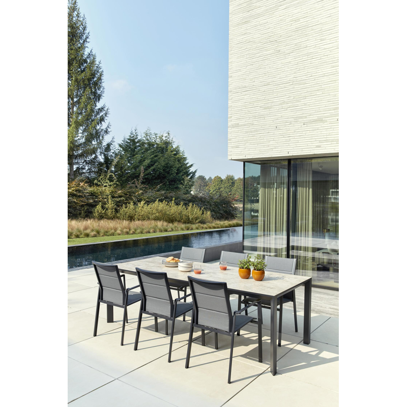 Cirello stapelbare tuinstoel in zwart aluminium en grijs comfort textilene