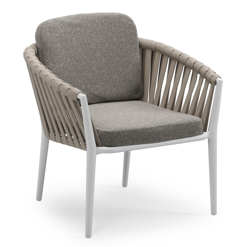 Orso low dining tuinstoel in wit aluminium en beige verticaal geweven luxe vlakke brede rope met stoelkussen in All Weather Sunbrella® Luxe Chartres Drizzle