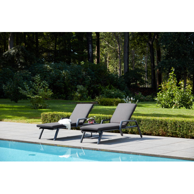 Chaise longue réglable Bari en aluminium noir avec textilène noir avec accoudoir