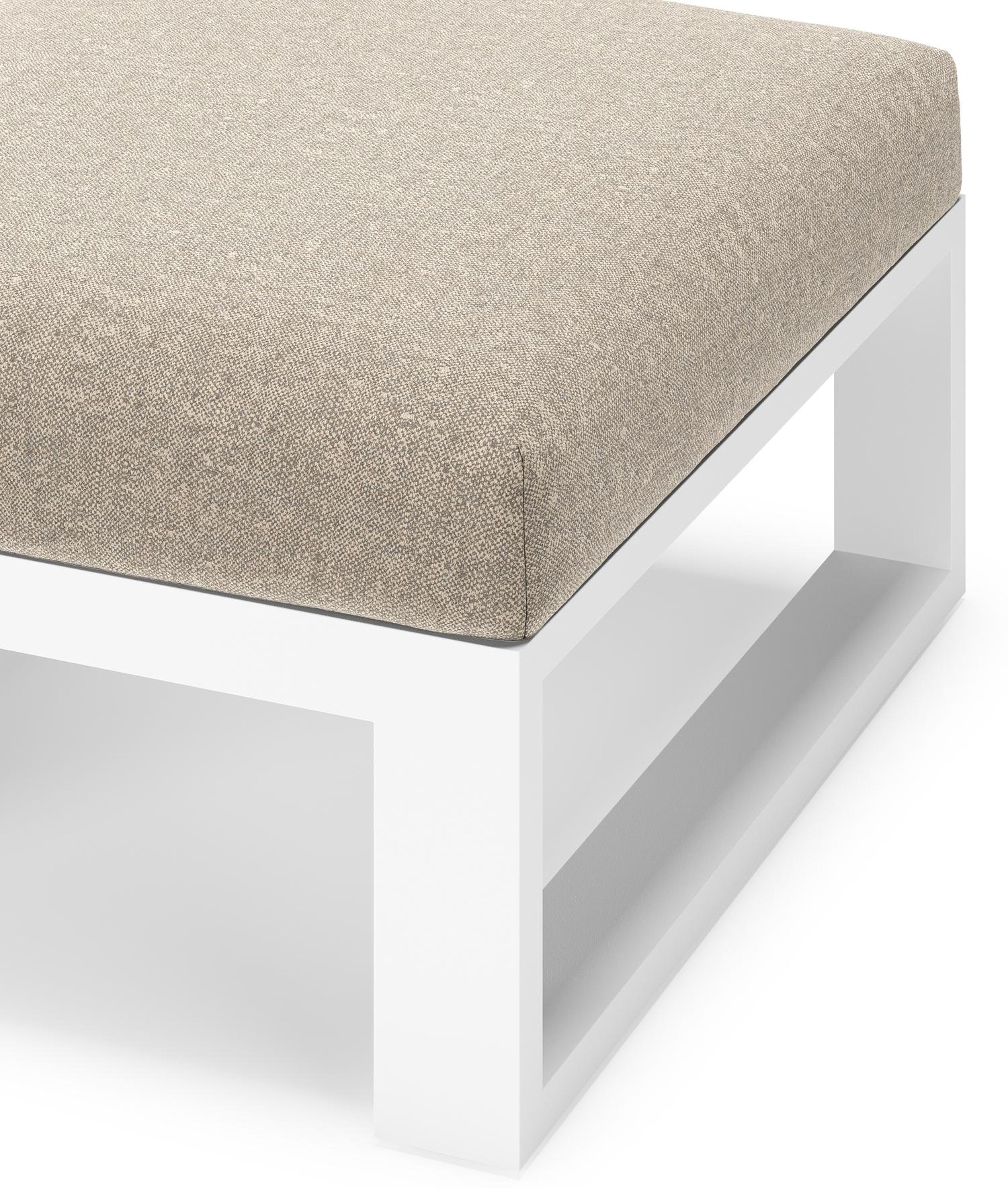 Verato poef in wit aluminium met chartres pewter all weather sunbrella® luxe kussen