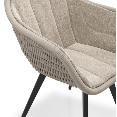 Chaise de jardin Pagino en aluminium noir et corde ronde tissée verticalement beige avec coussin en All Weather Sunbrella® Luxe Chartres Pewter