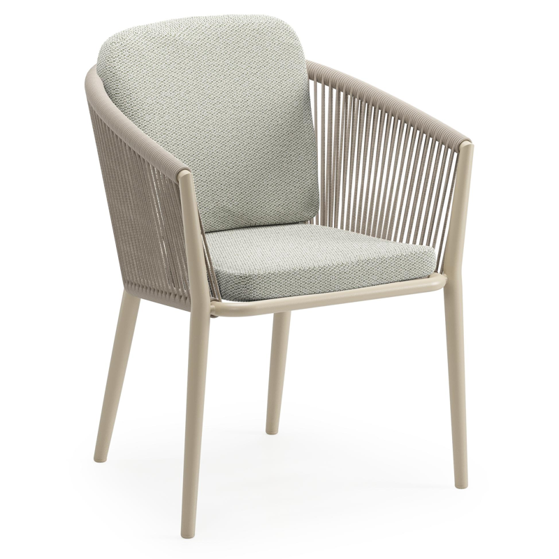 Orso tuinstoel in beige aluminium en beige verticaal geweven ronde rope met luxe zitkussen in All Weather Sunbrella® Luxe Lopi Bud